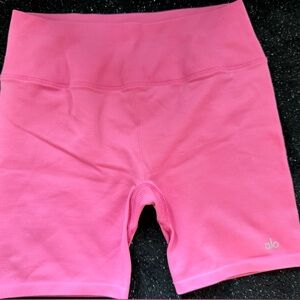ALO Yoga Women's Ribbed Pink Biker Shorts Size L